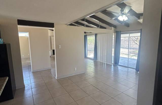 212 CRESTMONT Drive Gallery 3