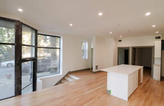 2101 West Evergreen Ave. Gallery 2