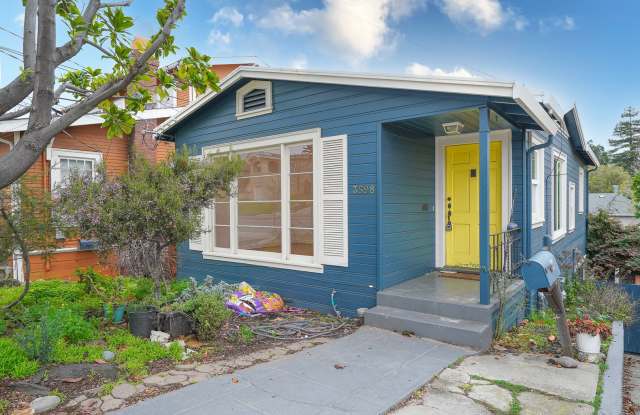 Charming 2 Bedroom Oakland Unit! photos photos