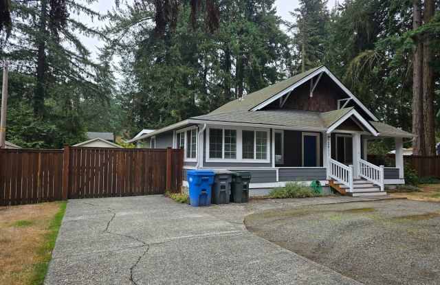 4 Bedroom in Convenient Lakewood Location! Gallery 1