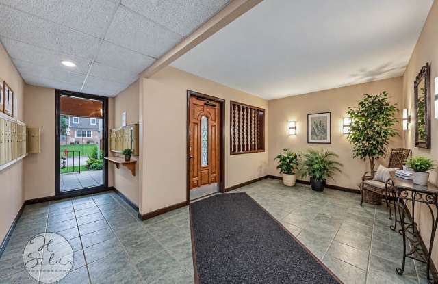131 W Ellis Avenue Gallery 3