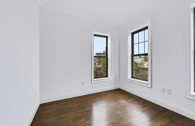 358 11th Street Gallery 3