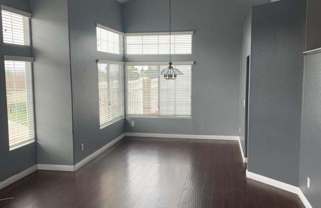637 Crescent Dr. Gallery 2