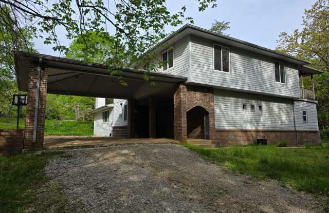 Nice secluded 4 bedroom home photos photos