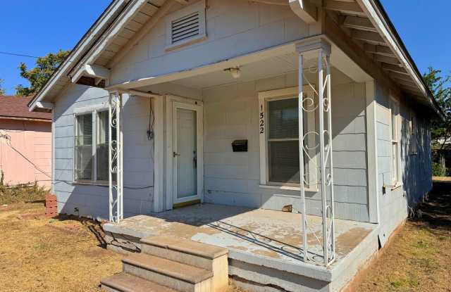 2 Bed 1 Bath Home With Deck In Sibley Taylor Gallery 3