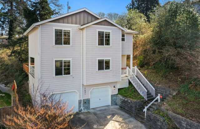 Stunning Oversized Home with Peek-a-Boo Olympic Views - 7431 South Fife Street, Tacoma, WA 98409