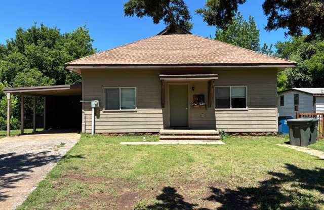 2 bedroom 1 bathroom house in Downtown Edmond with central heat and air and washer/dryer hookup photos photos