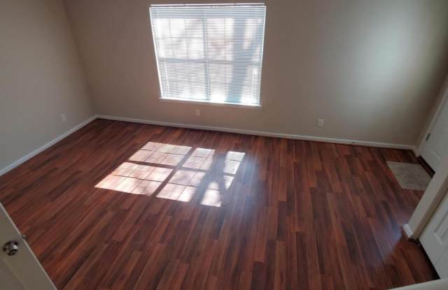 800 LARKSPUR COURT Gallery 3