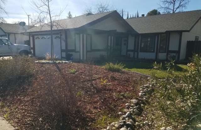 Lovely Roseville Home Close to School, Shopping and more! Gallery 1