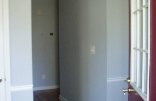 213 Calgary Dr Gallery 4