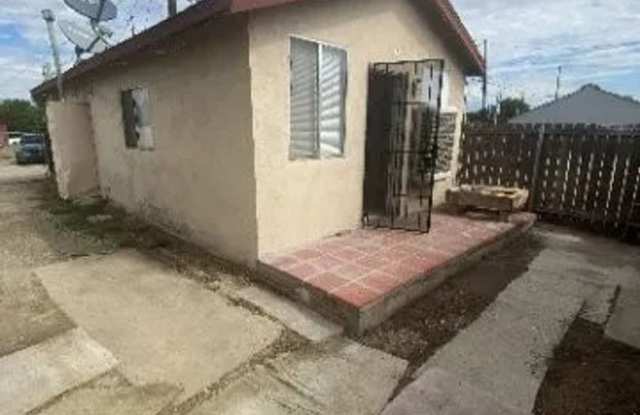 Spacious 1-Bedroom, 1-Bathroom Apartment with Tile Flooring - 165 West O Street, Colton, CA 92324