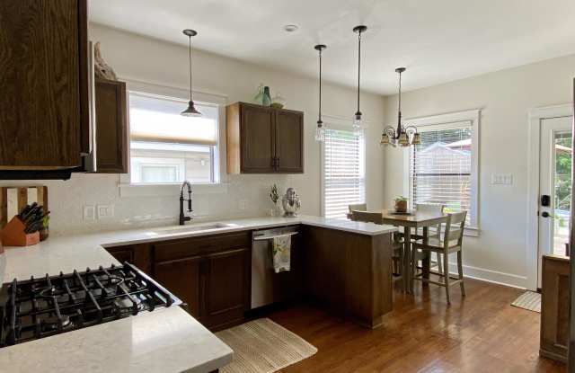 107 West Ridgewood Court Gallery 1