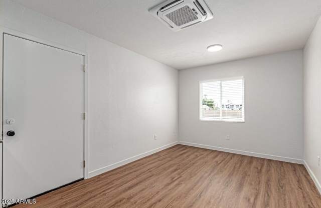 3153 W SWEETWATER Avenue Gallery 4