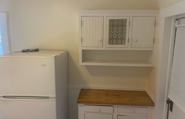 Two bedroom One and 1/2 bath Home in Historic District Gallery 4