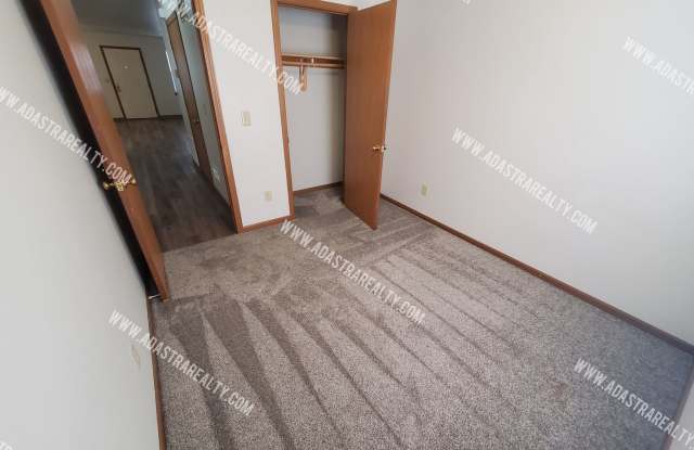 Affordable 2 Bedroom/2 Bath in Raymore-Available in MAY!! photos photos