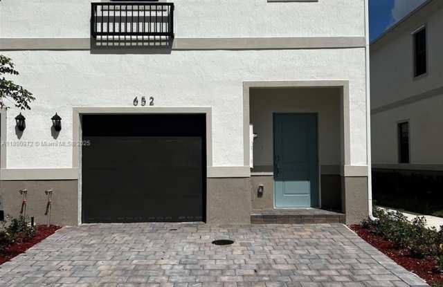 652 NW 6th St photos photos