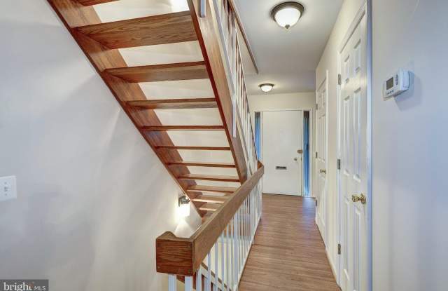 1502 FARSTA Court Gallery 4