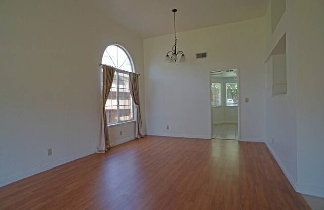 1509 Deerfield Circle Gallery 3