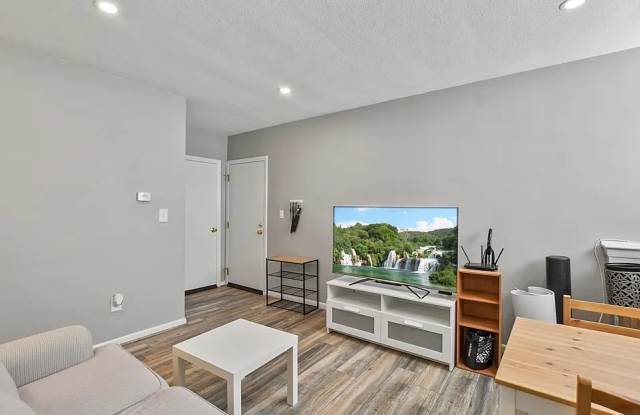 180 River St # 180 Gallery 4