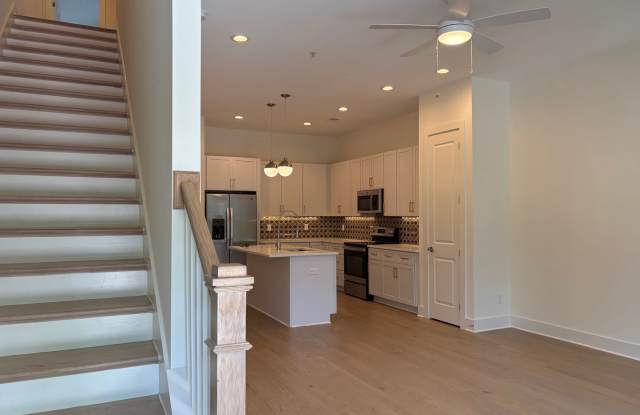 Beautiful 2/2.5 townhome w/ garage near downtown Franklin! Gallery 3