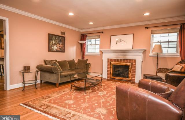 8804 WALNUT HILL Road Gallery 2