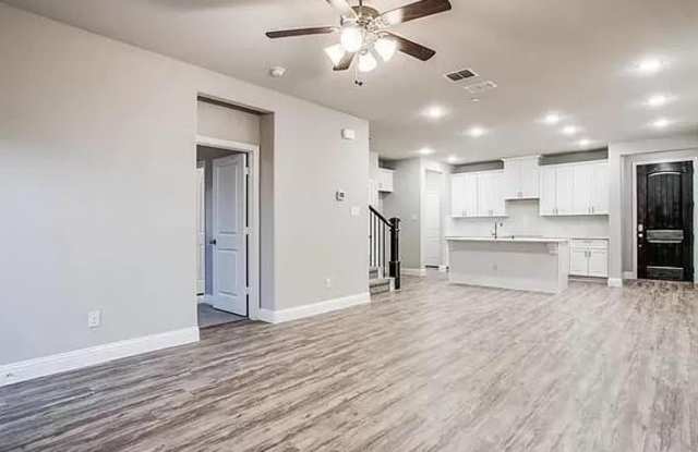 6404 Burbank Way Gallery 4