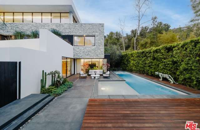 7681 Willow Glen Rd Gallery 2