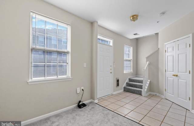 21844 KELSEY Square Gallery 4