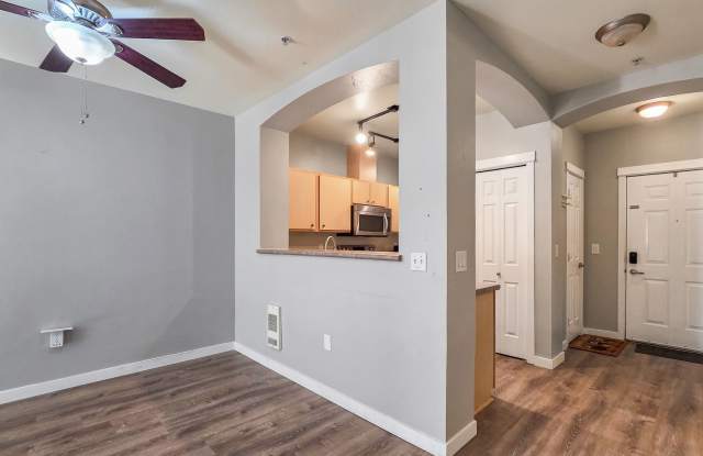 Ground‑Floor Parterra Condo with Lake Boren Peek‑a‑View Gallery 4