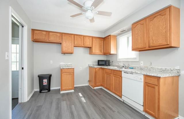 3 BED 1 BATH BEAUTIFUL SINGLE FAMILY HOME IN GARFIELD HEIGHTS! photos photos