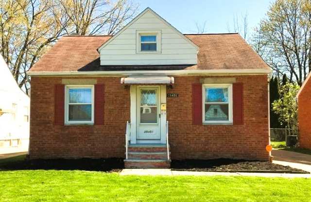 Bright  Spacious 3-Bed Home in Euclid - 25450 Shoreview Avenue, Euclid, OH 44132