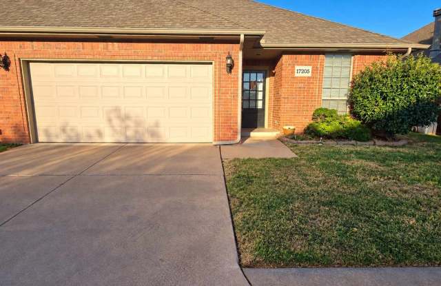 Beautiful, Spacious Duplex with Study Gallery 1
