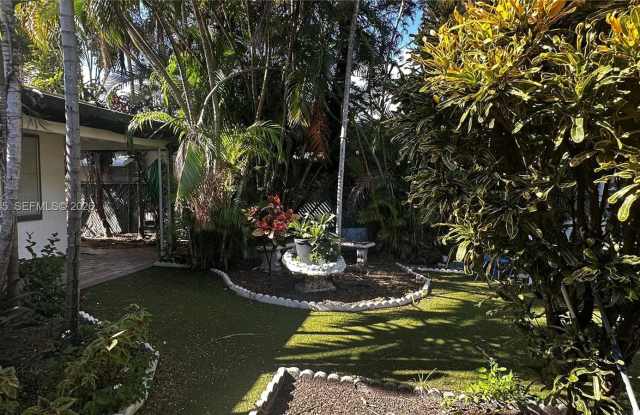 732 Moffett St photos photos