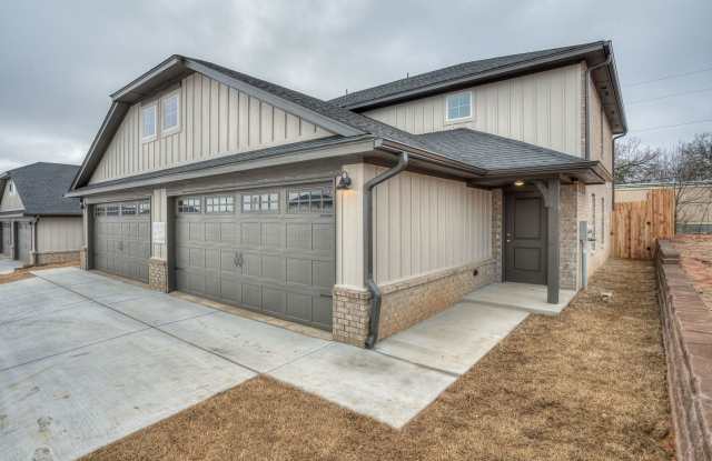 Very Nice 4 Bedroom 2 Bath Duplex in Oakdale Schools - Lawn Care Included photos photos