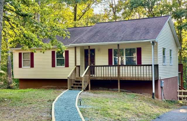4Bed/2.5Bath Lake Monticello Rental - 20 Choctaw Place, Lake Monticello, VA 22963