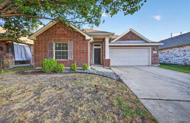 Cozy 3 bedroom home with walk-in closets! Gallery 1