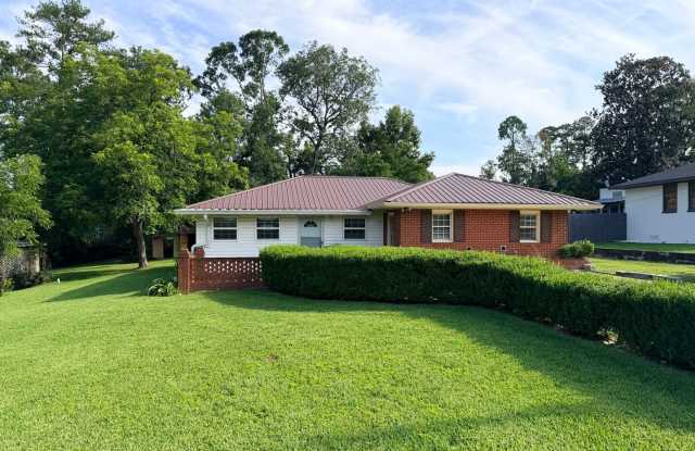 Spacious 4BR Family Home Bath Home in Valdosta photos photos Spacious 4BR Family Home Bath Home in Valdosta photos photos