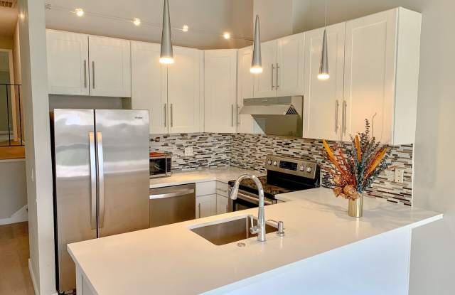 Spacious End-Unit Townhome with Cupertino Schools Gallery 3