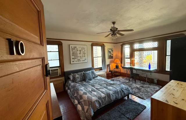 826 S Burlington Ave photos photos