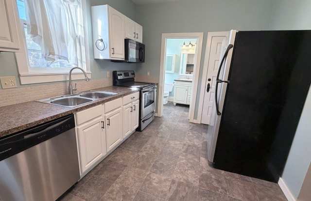 Charming home Corbin Park area 2 bed/1.5 bath Gallery 3