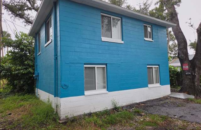 Space for Everyone! Spacious 4-Bedroom Home in St. Pete Gallery 1
