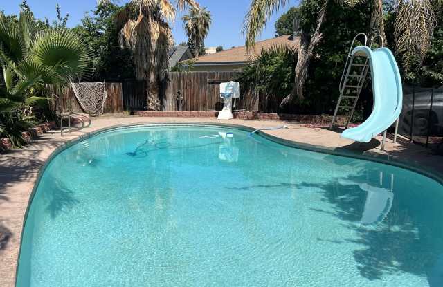 905 Charter Oaks Court photos photos