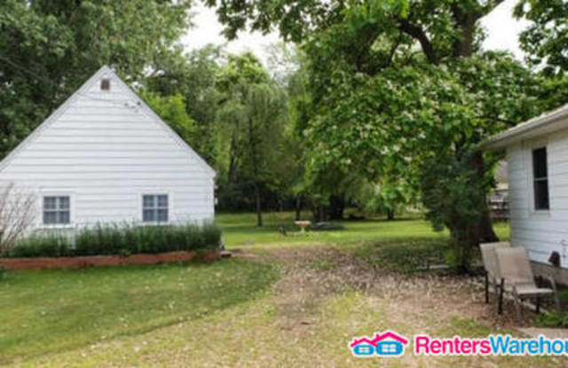 655 10th St North West - 655 10th St NW, New Brighton, MN 55112