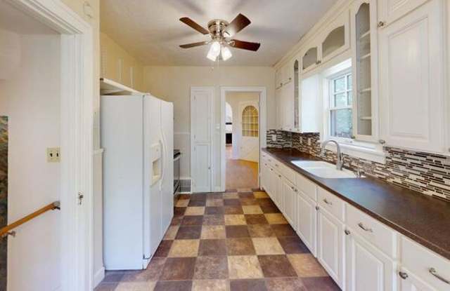 1120 East Avenue C photos photos
