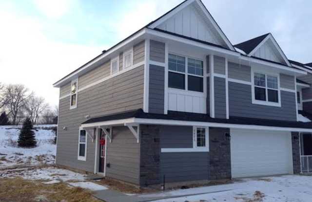 Beautiful End Unit Townhome- Internet Included! Eagan- Available June 1 - 3473 Chestnut Lane, Eagan, MN 55123