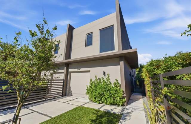 2840 SW 32nd Ct photos photos