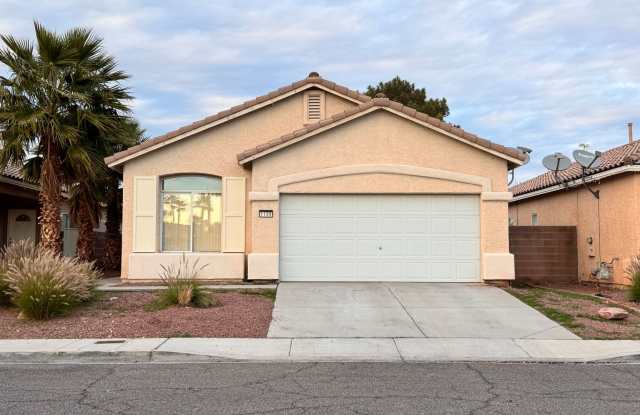 Charming Single-Story 3-Bedroom Home Near 215  Henderson photos photos