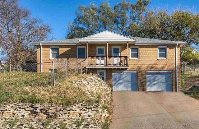 Bright & Spacious 3-Bedroom Duplex Unit on Large Corner Lot with Wood Floors & Garage! photos photos