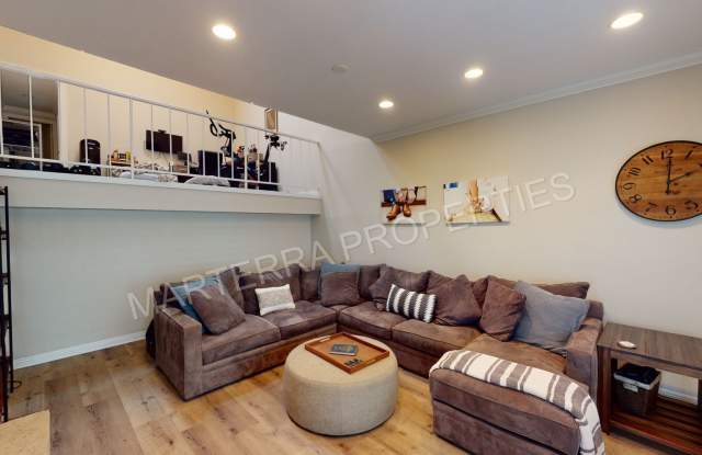 Beautiful 2 bed/2 Bath Home in Costa Mesa! - 181 Fairwinds, Costa Mesa, CA 92626