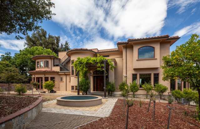 Amazing home, with incomparable views and privacy, but close in convenience! Gallery 3